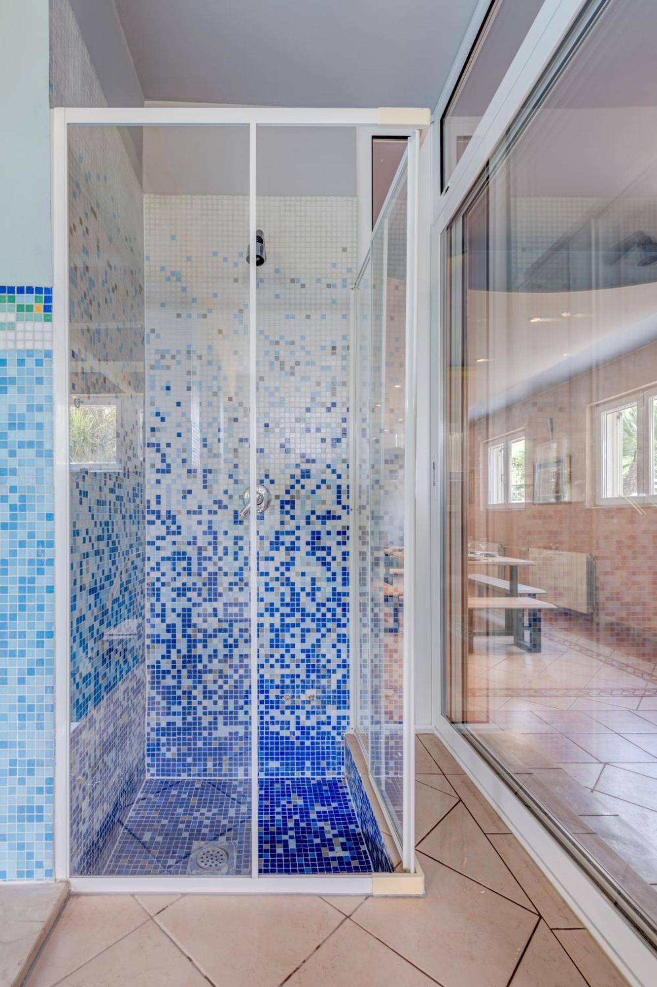Blue Dolphin Apartment - Private Indoor Pool, Jacuzzi, Garden Split Extérieur photo