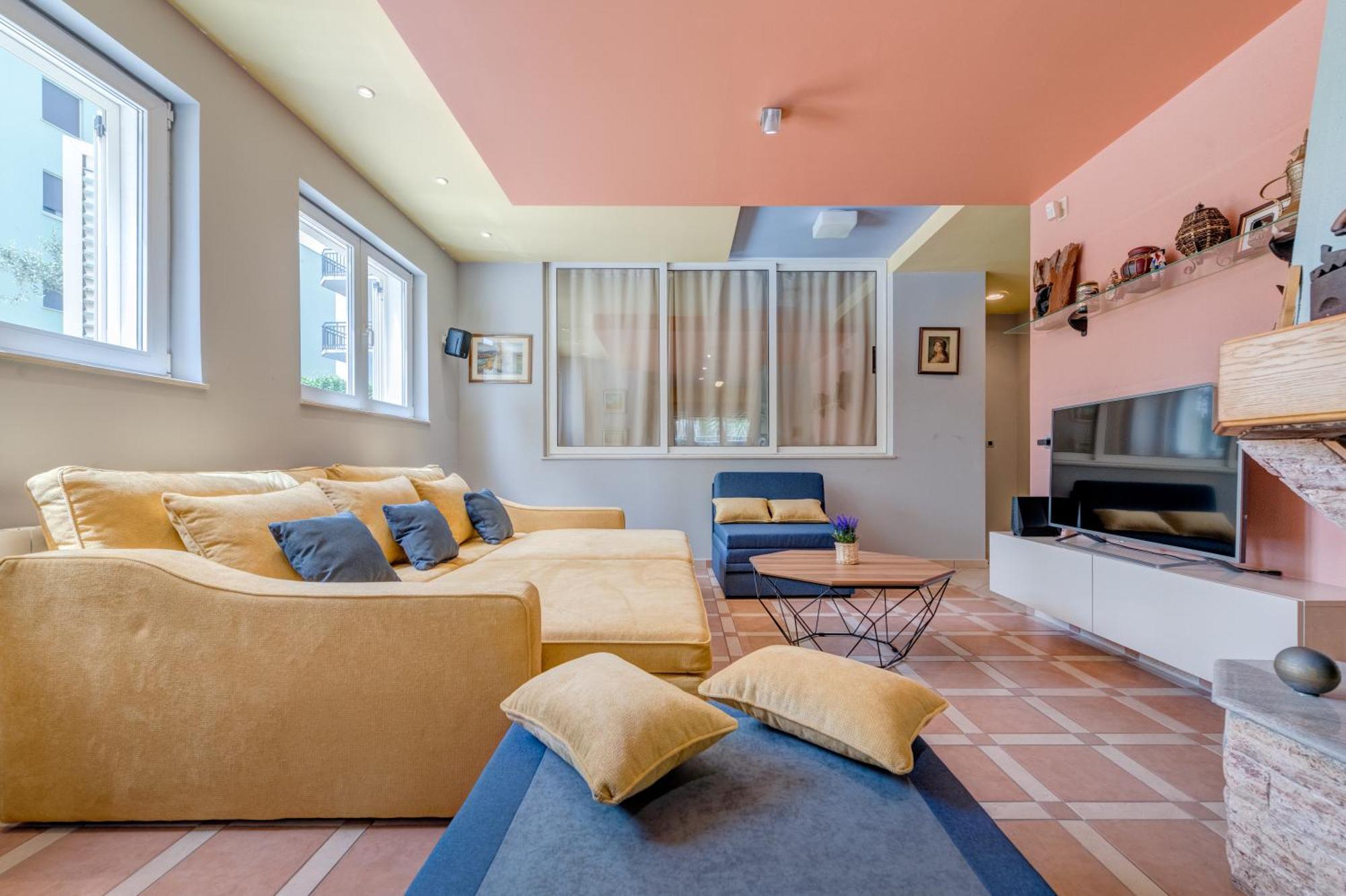 Blue Dolphin Apartment - Private Indoor Pool, Jacuzzi, Garden Split Extérieur photo