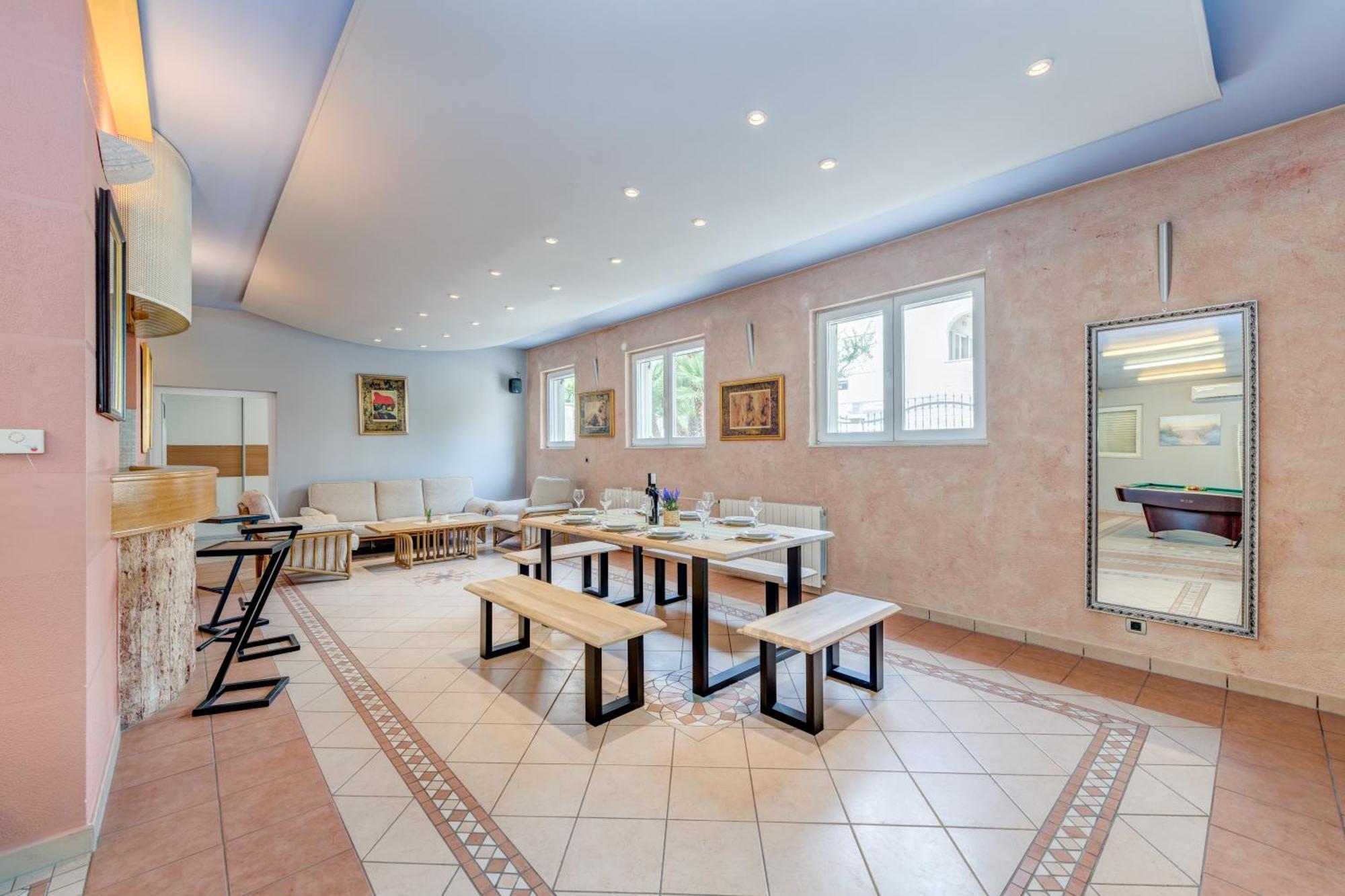 Blue Dolphin Apartment - Private Indoor Pool, Jacuzzi, Garden Split Extérieur photo