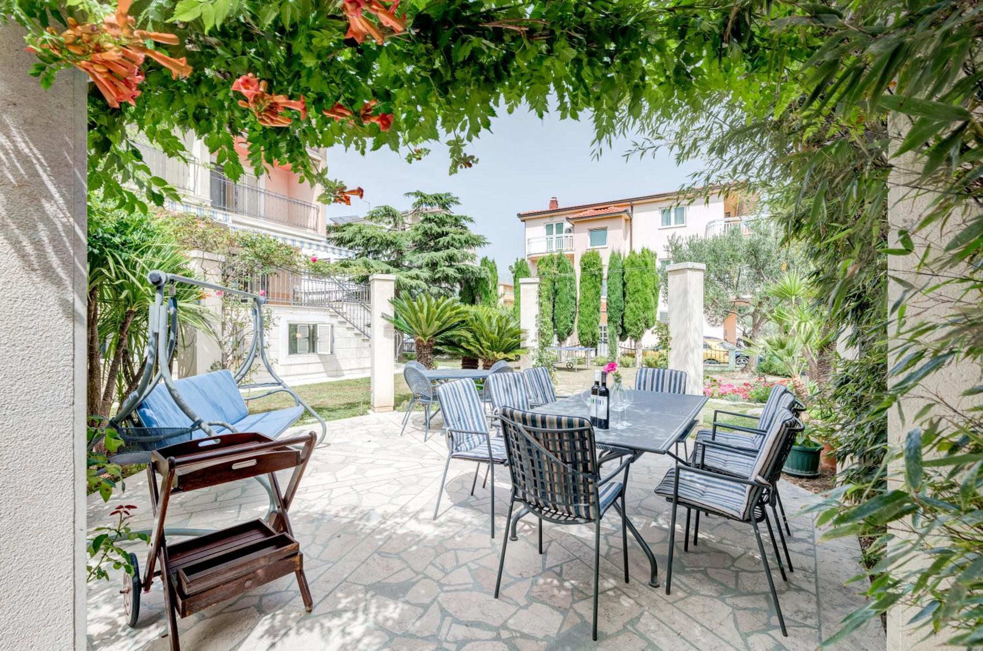 Blue Dolphin Apartment - Private Indoor Pool, Jacuzzi, Garden Split Extérieur photo