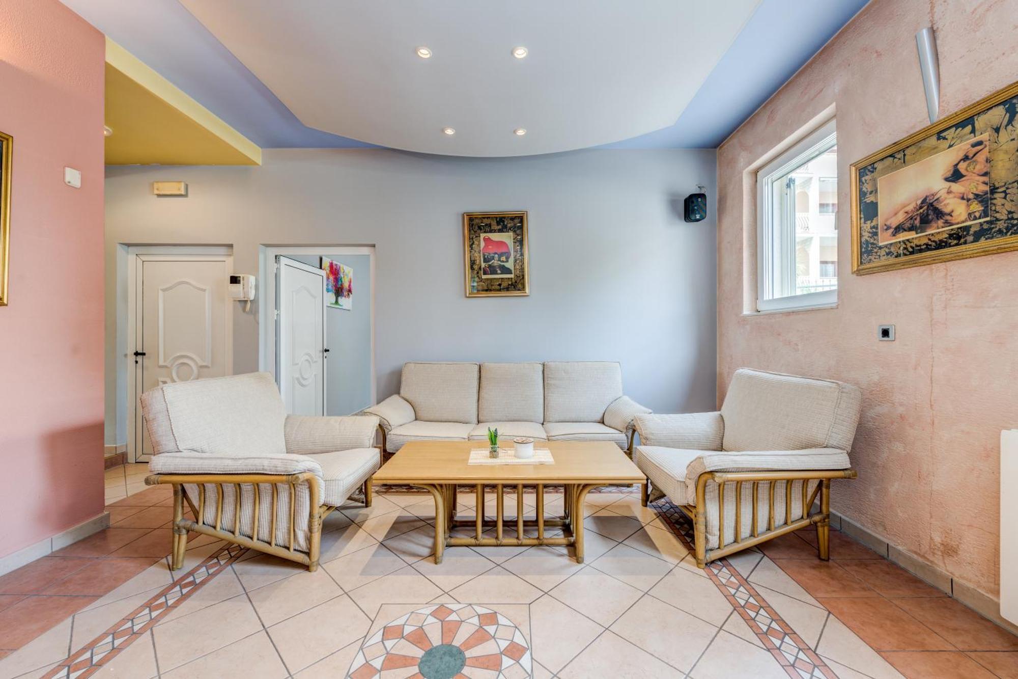 Blue Dolphin Apartment - Private Indoor Pool, Jacuzzi, Garden Split Extérieur photo