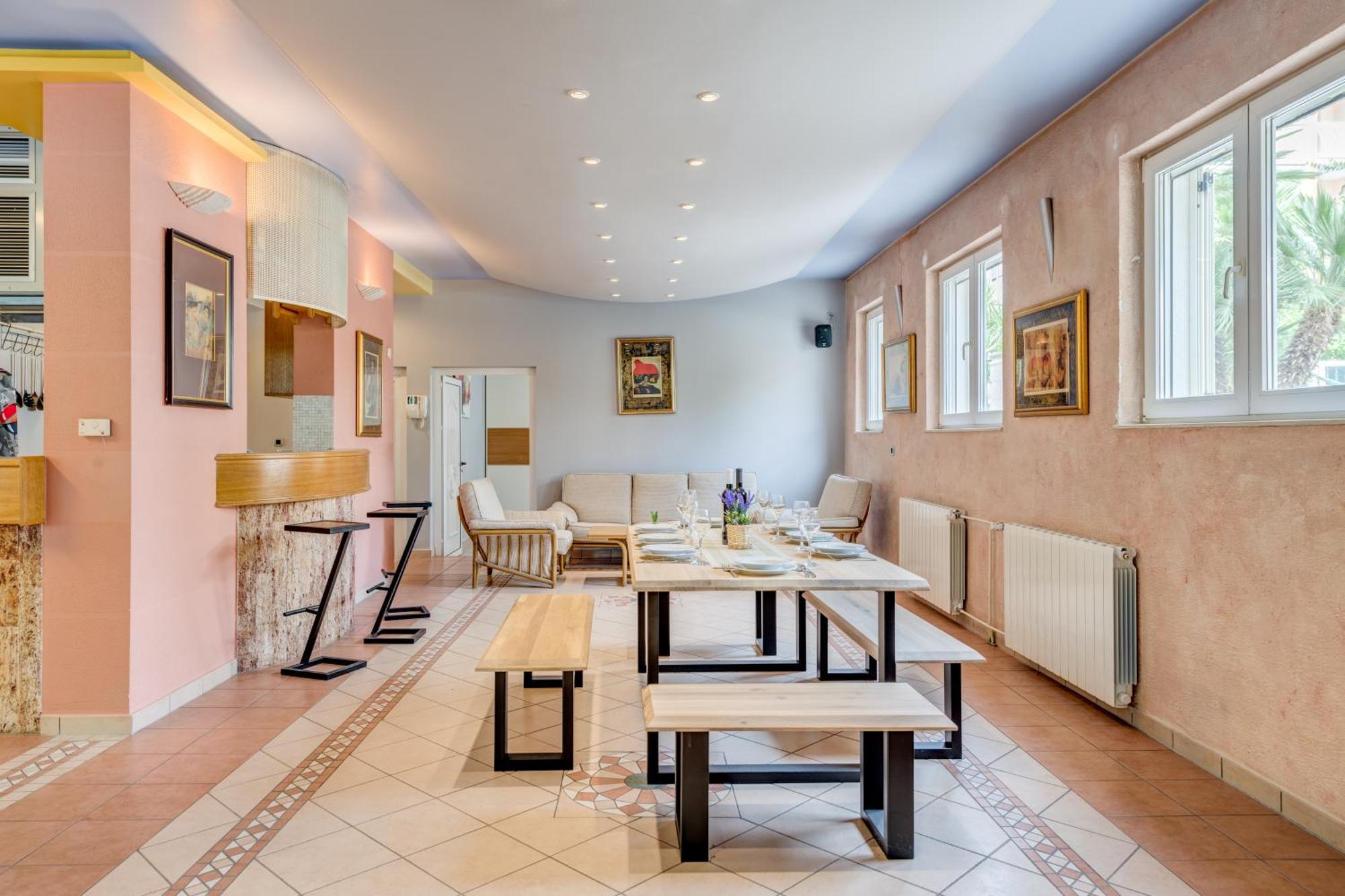 Blue Dolphin Apartment - Private Indoor Pool, Jacuzzi, Garden Split Extérieur photo