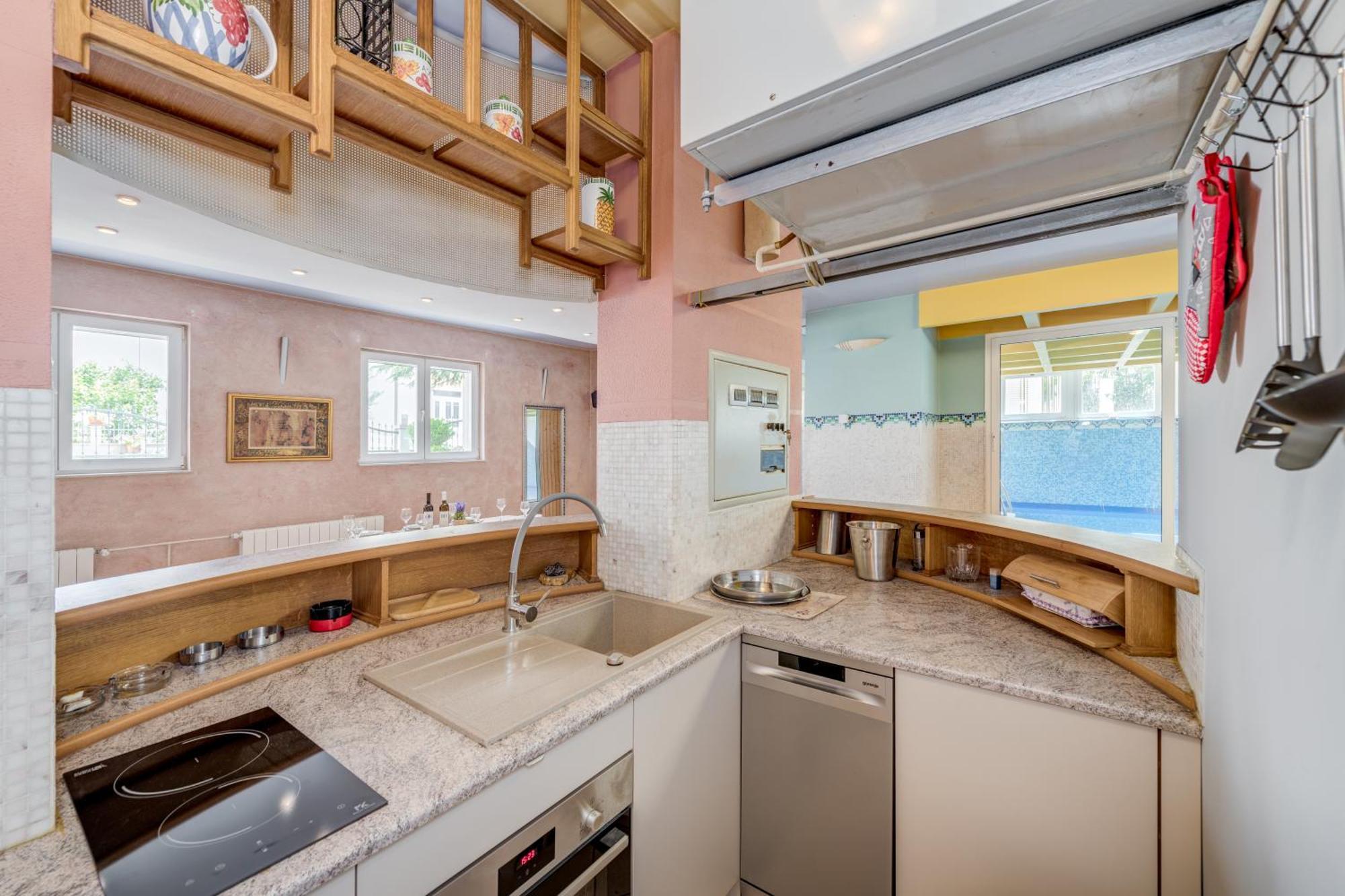 Blue Dolphin Apartment - Private Indoor Pool, Jacuzzi, Garden Split Extérieur photo