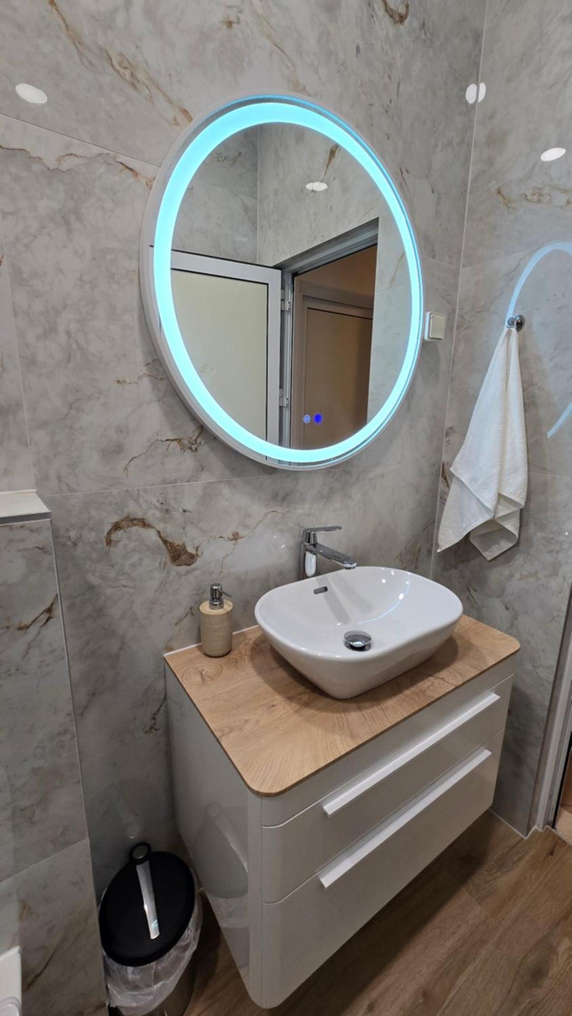 Blue Dolphin Apartment - Private Indoor Pool, Jacuzzi, Garden Split Extérieur photo