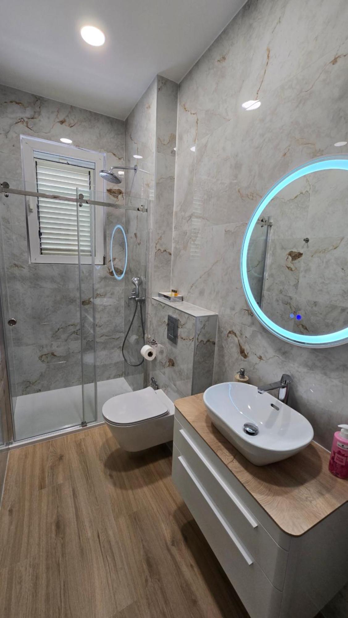 Blue Dolphin Apartment - Private Indoor Pool, Jacuzzi, Garden Split Extérieur photo
